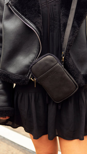 Clemen: Bolso para celular Negro Kiko's Shoes