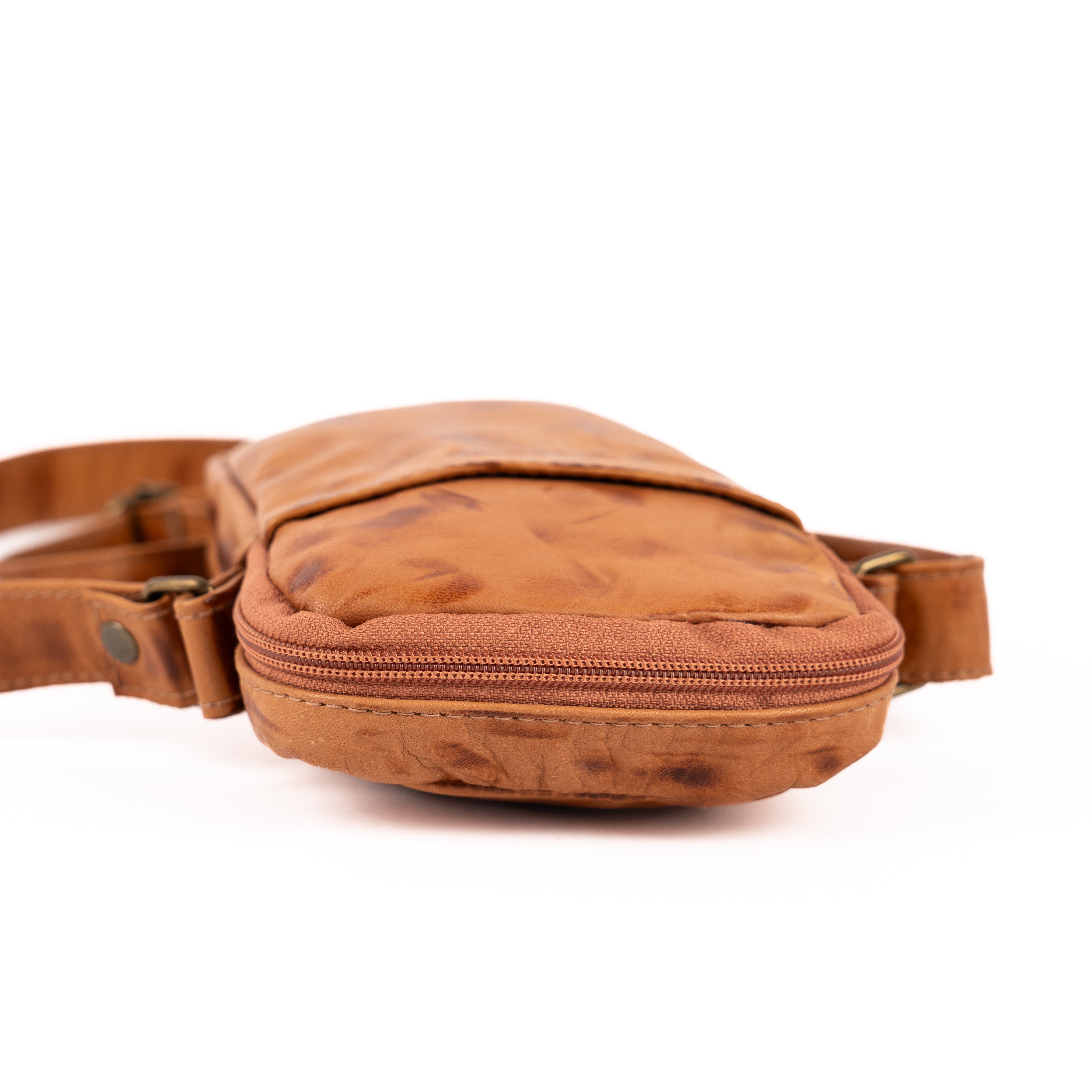 Clemen: Bolso para celular Terracota Kiko's Shoes