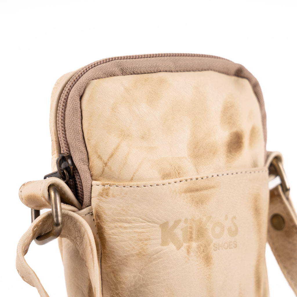 Clemen: Bolso para celular Natural Kiko's Shoes