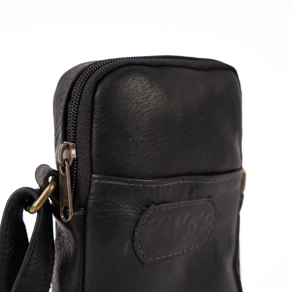 Clemen: Bolso para celular Negro Kiko's Shoes