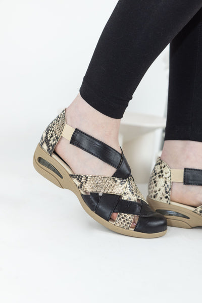 Nina con burbuja Negro y Víbora