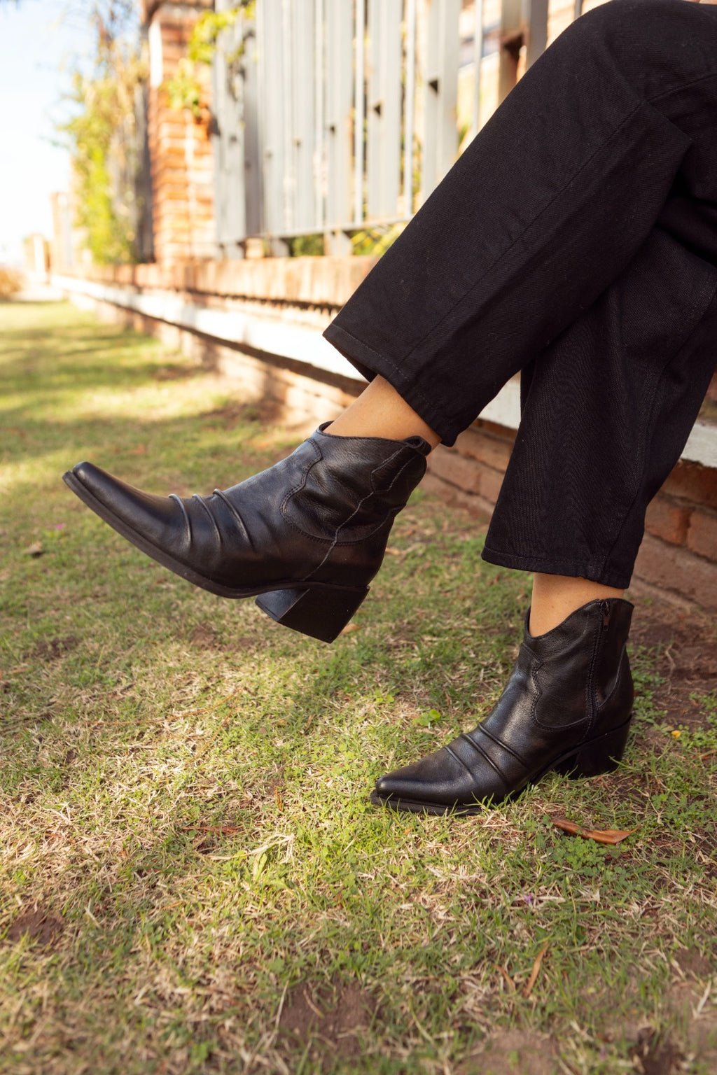 Bota Tucson Arrugada Negro Patzú