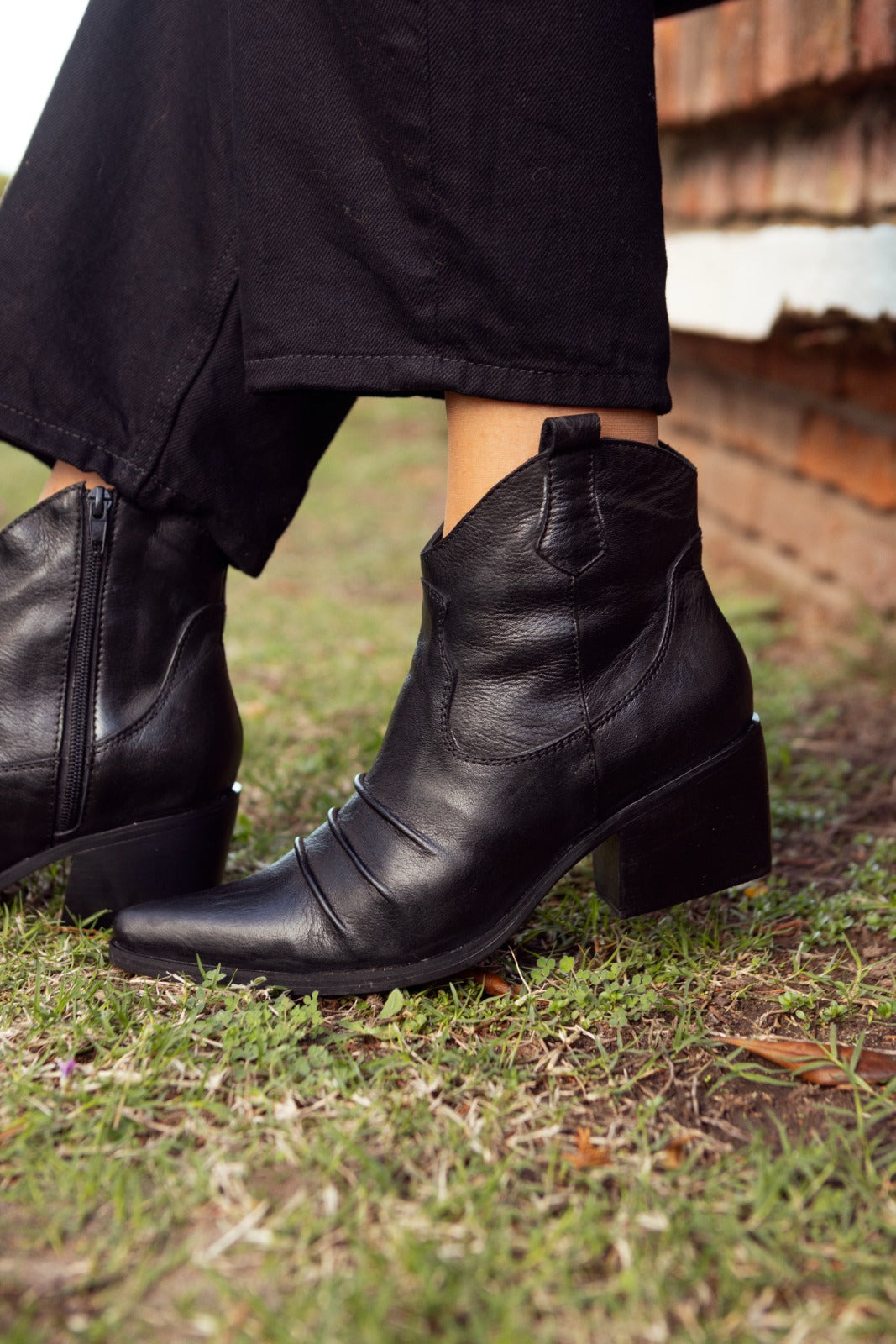 Bota Tucson Arrugada Negro Patzú