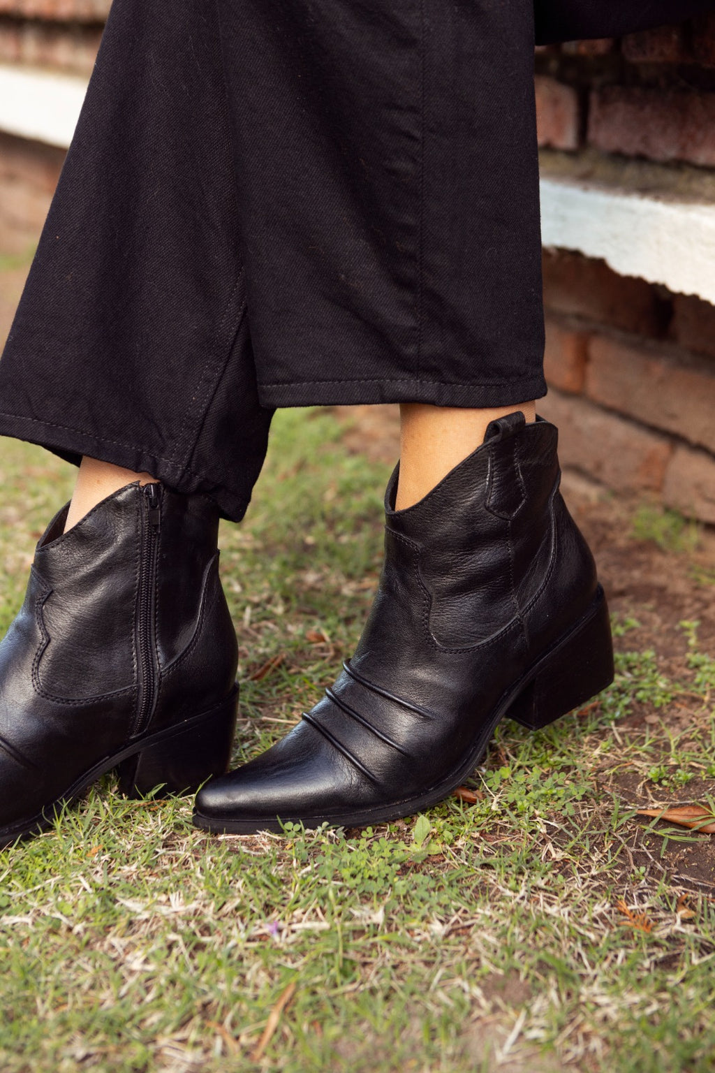 Bota Tucson Arrugada Negro Patzú