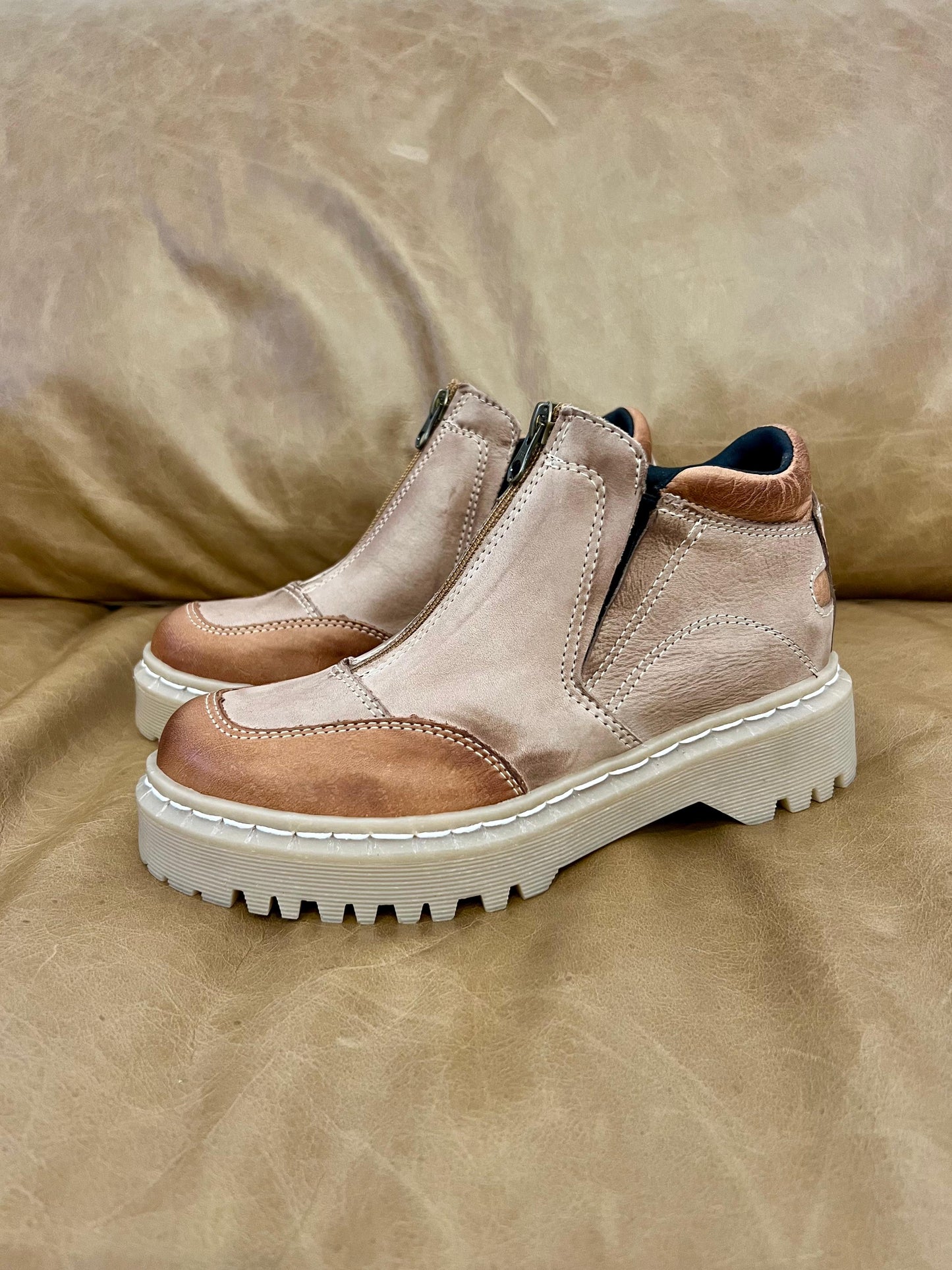 Bota Tracker Taupe Kiko's Shoes