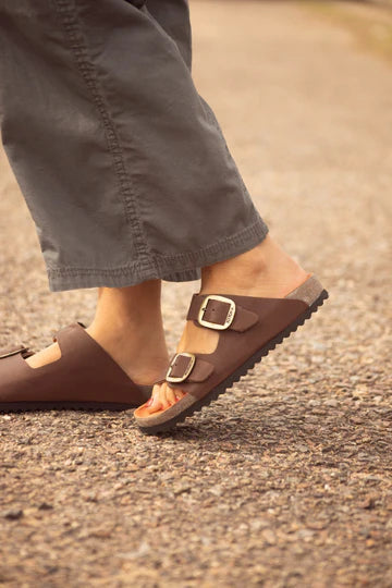 Sandalia Clover dos hebillas Chocolate Kiko´s Shoes