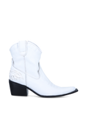 Texana Madelline Blanca