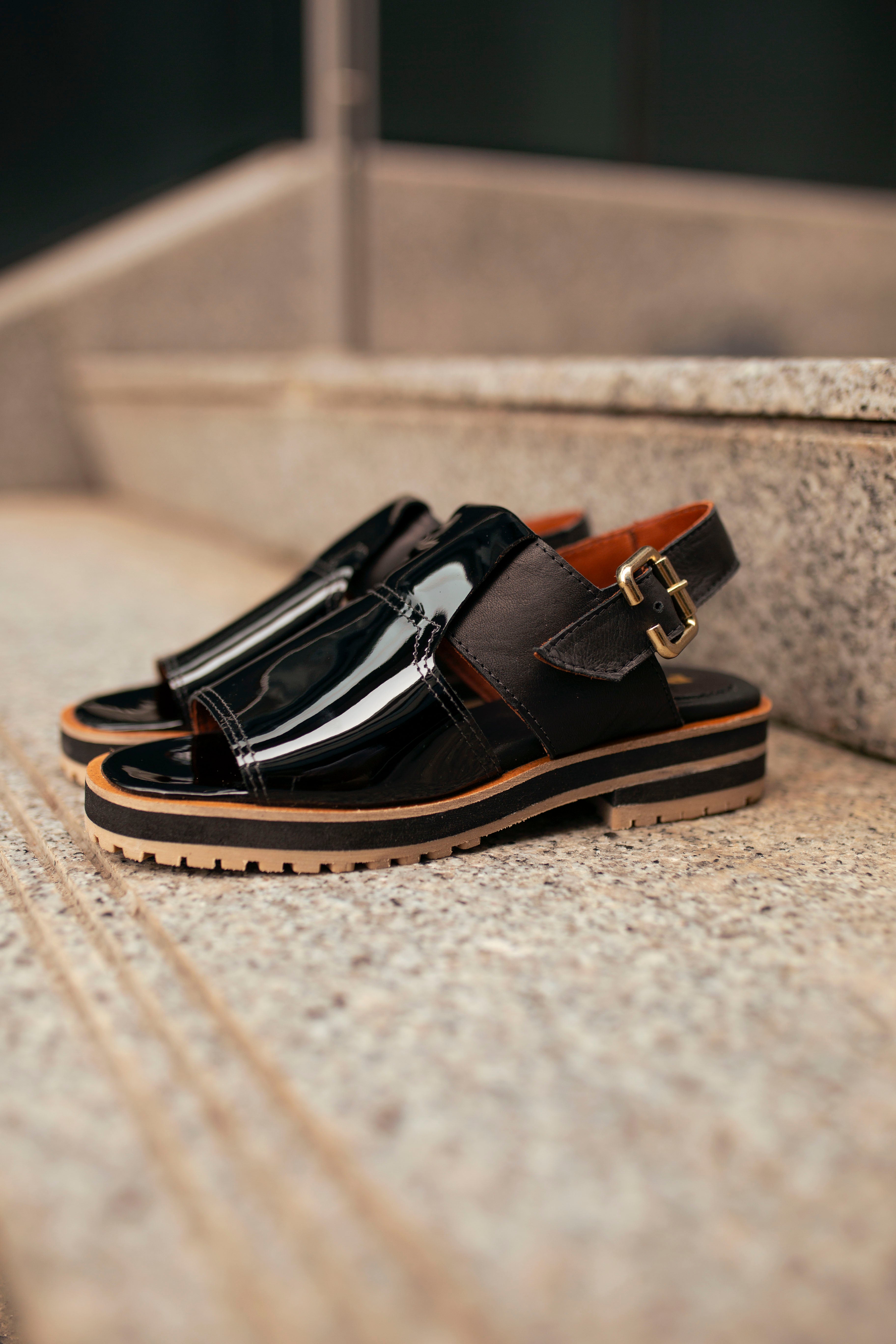 Caroline negra charol