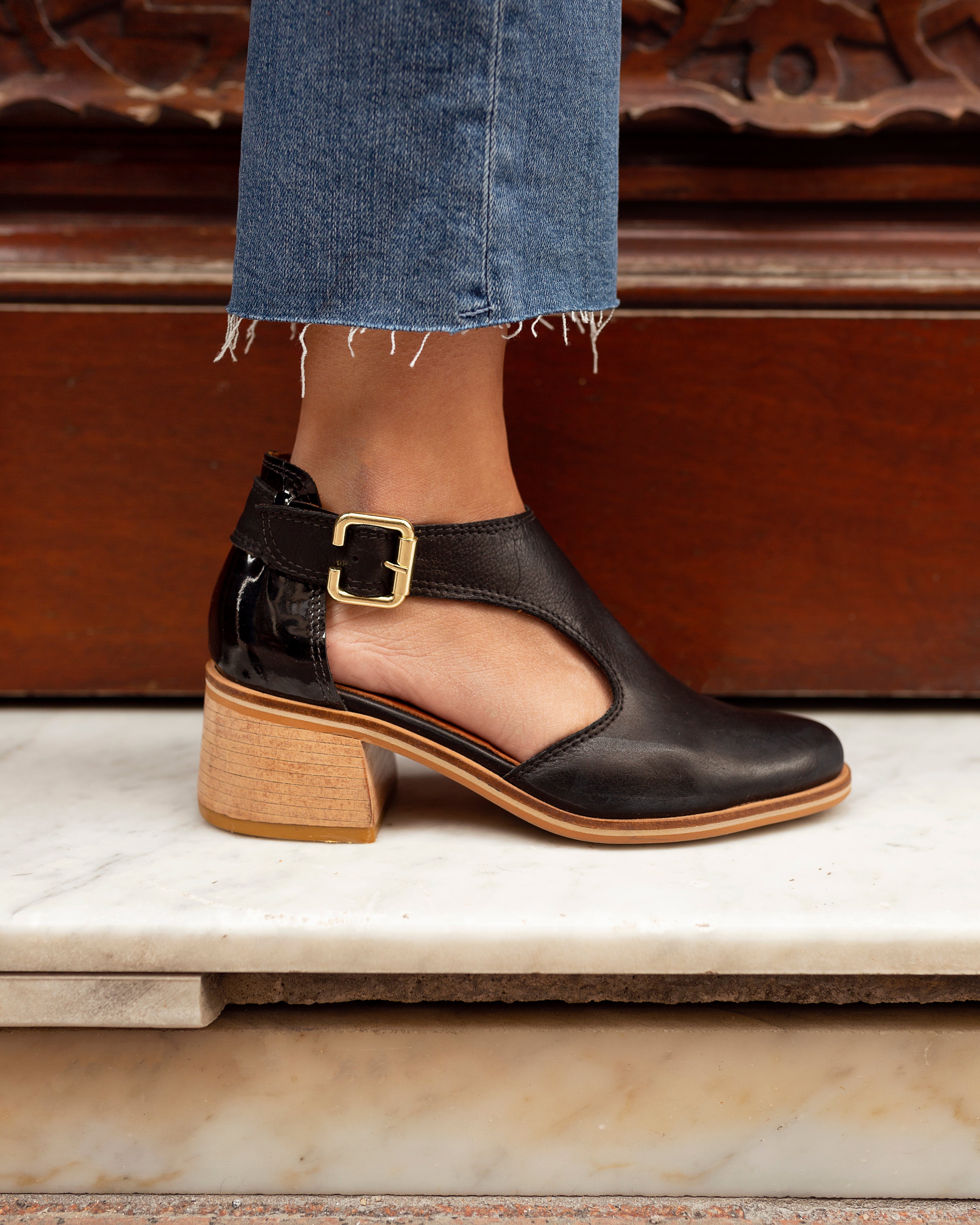 Iris negro con charol