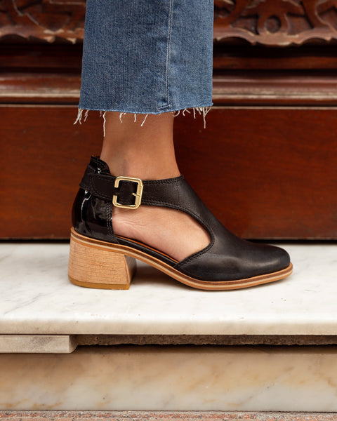 Iris negro con charol